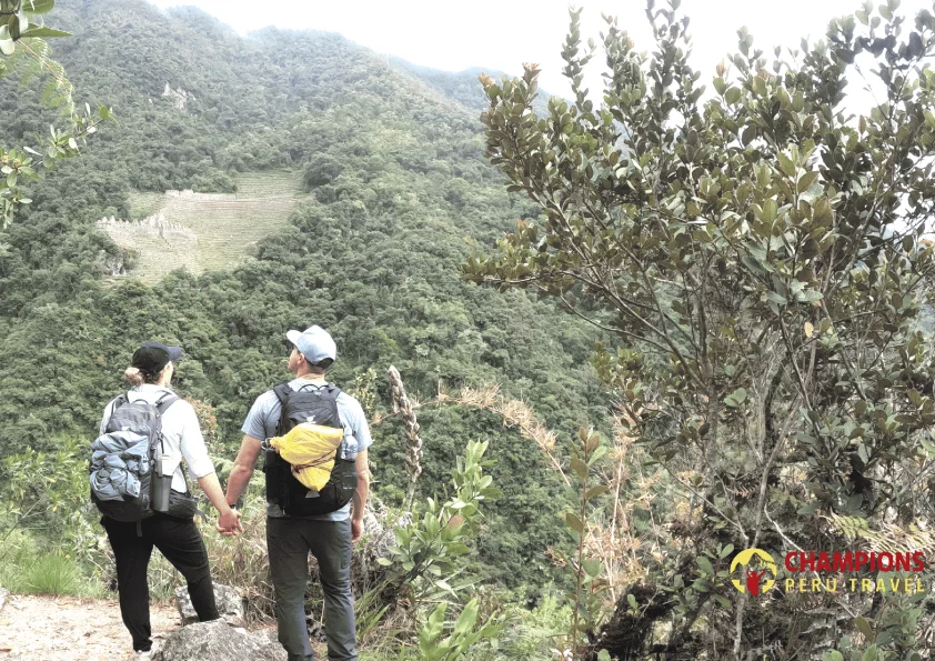 hiking day inca trail